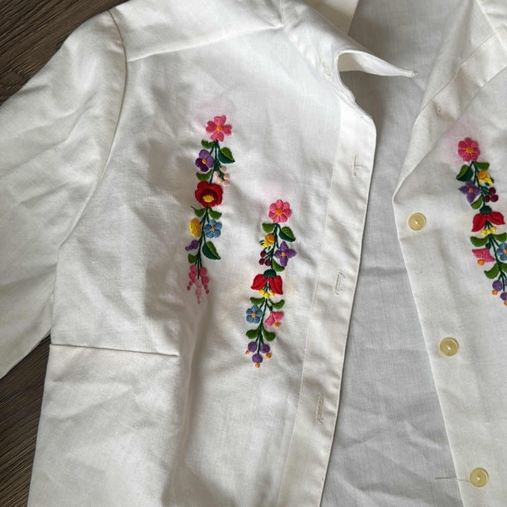 Vintage white button down with floral embroidery size 46 - Picture 3 of 16